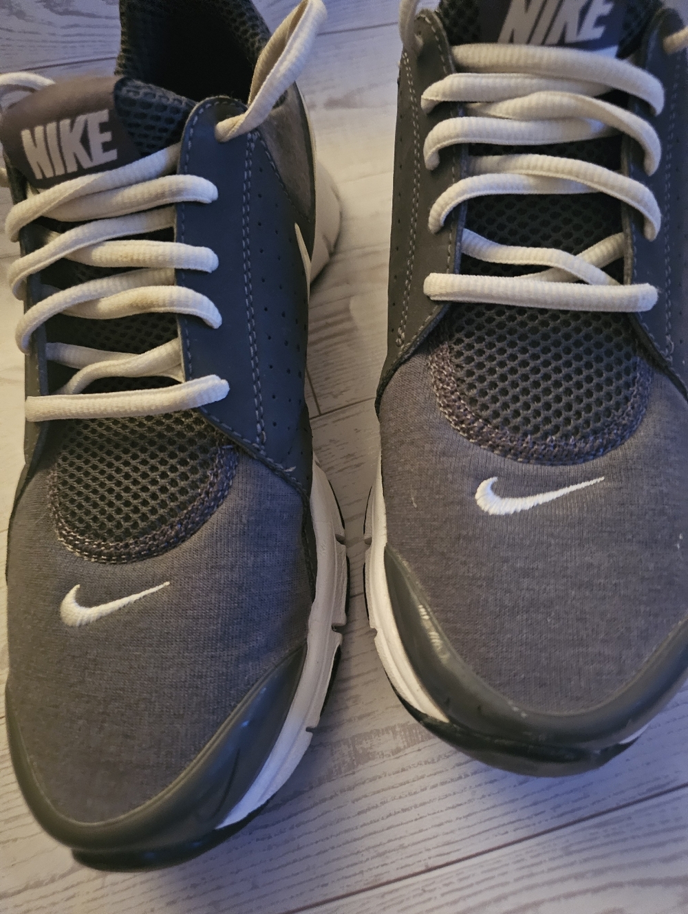 Nike Men's Gray and White Casual Sneakers